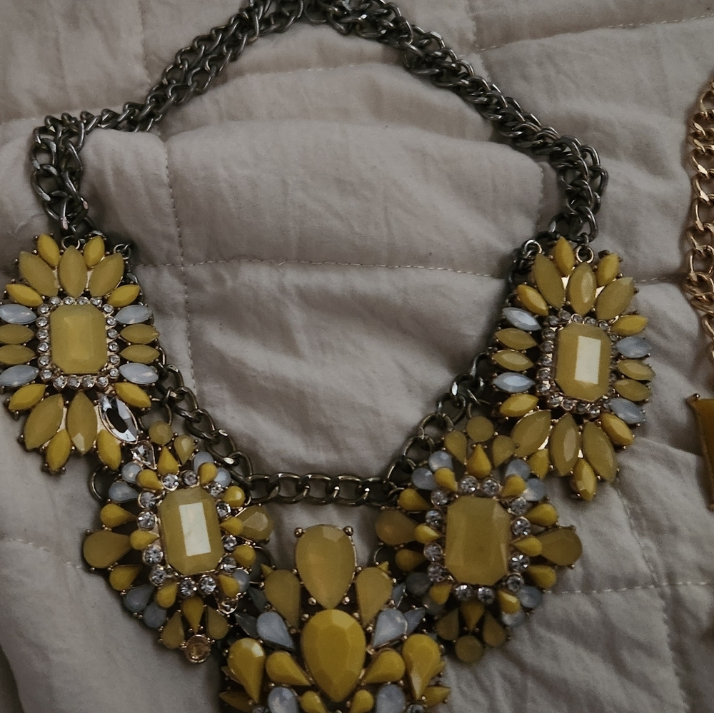 Costume Jewelry Lot - Picture 8 of 8